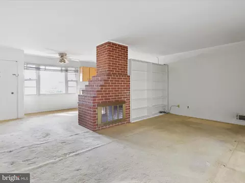 Living - 5321 Ravensworth Rd, Springfield, VA 22151 photo 3 of 4