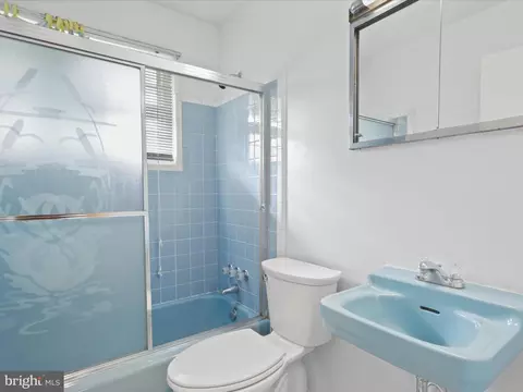Bath - 5321 Ravensworth Rd, Springfield, VA 22151 photo 1 of 1
