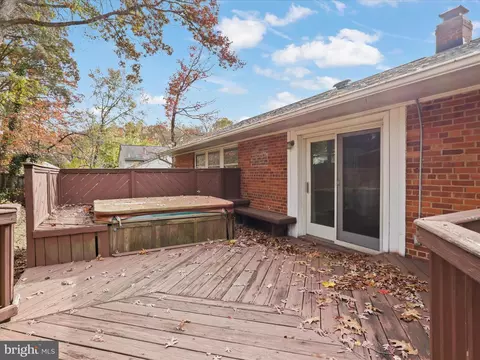 Exterior - 5321 Ravensworth Rd, Springfield, VA 22151 photo 3 of 6