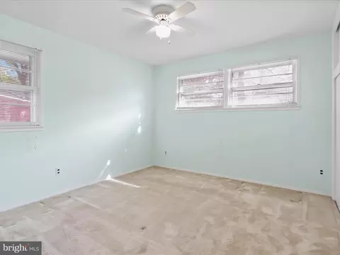 Bedroom - 5321 Ravensworth Rd, Springfield, VA 22151 photo 2 of 3
