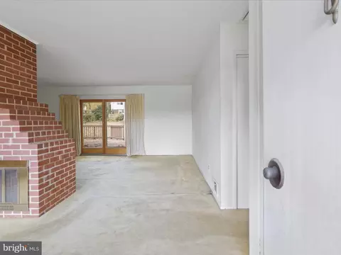 Living - 5321 Ravensworth Rd, Springfield, VA 22151 photo 1 of 4