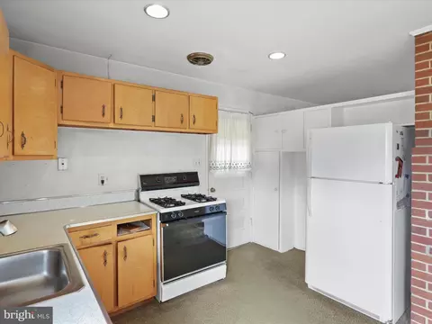 Kitchen - 5321 Ravensworth Rd, Springfield, VA 22151 photo 2 of 2