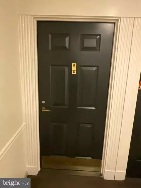 5904 Mount Eagle Dr #907, Alexandria, VA 22303