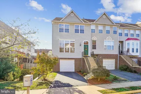 14677 Seasons Dr, Centreville, VA 20120