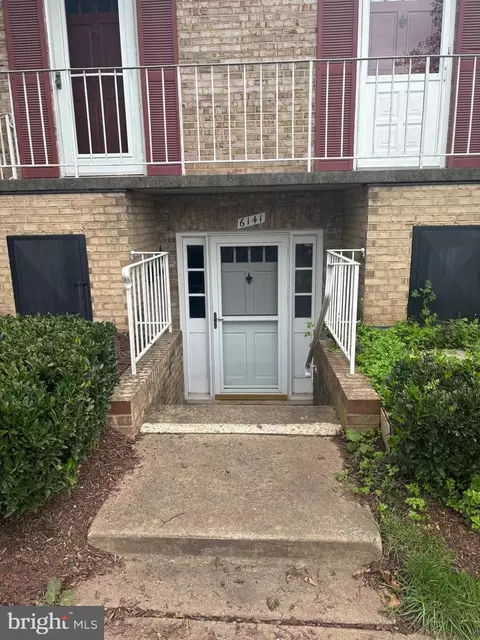 6141 Strasburg Dr, Centreville, VA 20121