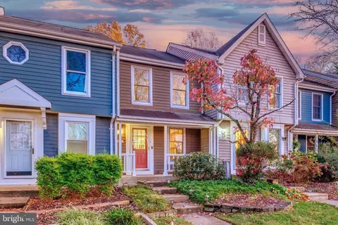 1677 Poplar Grove Dr, Reston, VA 20194