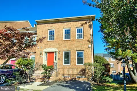 5920 Munson Ct, Falls Church, VA 22041