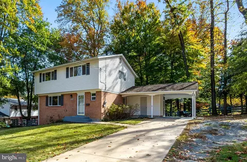8715 Kenilworth Dr, Springfield, VA 22151 photo 2