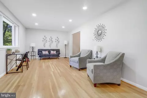 8715 Kenilworth Dr, Springfield, VA 22151 photo 3