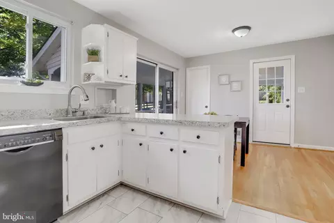 8715 Kenilworth Dr, Springfield, VA 22151 photo 13