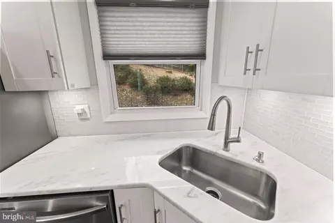 8622 Kerry Ln, Springfield, VA 22152 photo 10