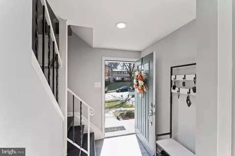 8622 Kerry Ln, Springfield, VA 22152 photo 5