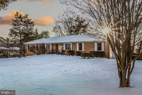 13661 Birch Dr, Chantilly, VA 20151