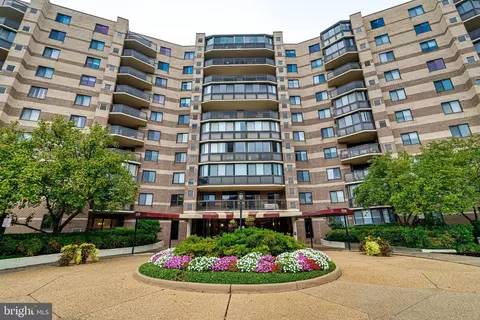 8350 Greensboro Dr #124, Mclean, VA 22102