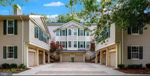1300 Windleaf Dr #G, Reston, VA 20194