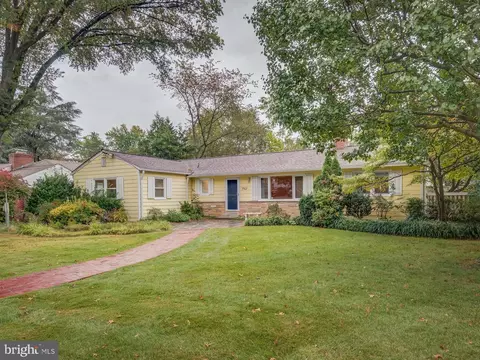 3463 Washington Dr, Falls Church, VA 22041
