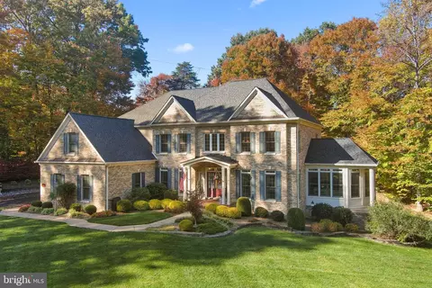 8235 Roseland Dr, Fairfax Station, VA 22039