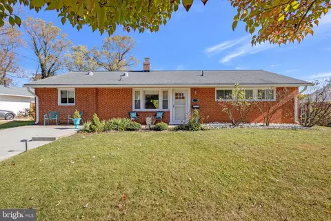 5515 Inverchapel Rd, Springfield, VA 22151