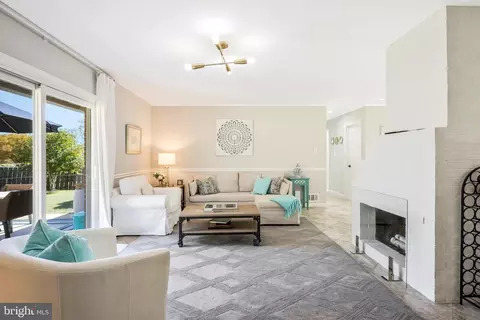 5515 Inverchapel Rd, Springfield, VA 22151 photo 13