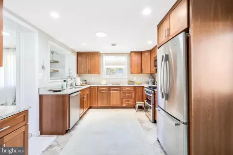 5515 Inverchapel Rd, Springfield, VA 22151 photo 6