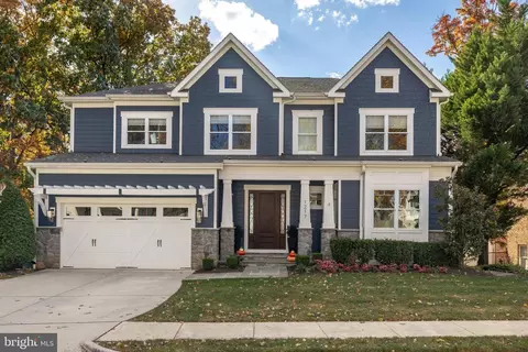 1217 Ross Dr SW, Vienna, VA 22180