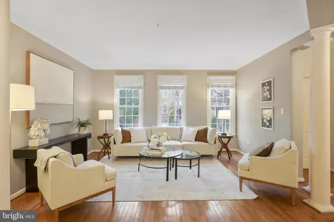 3009 Fallswood Glen Ct, Falls Church, VA 22044