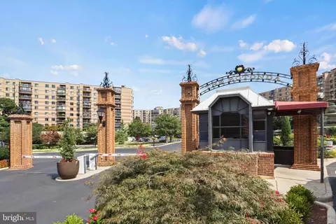 8370 Greensboro #1024, Mclean, VA 22102