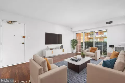 5605 Franconia Rd #9-201, Alexandria, VA 22310