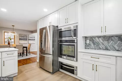 Kitchen - 6239 Kellogg Dr, Mclean, VA 22101 photo 3 of 5