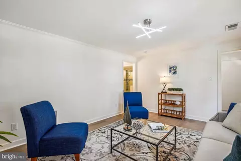 Living - 6239 Kellogg Dr, Mclean, VA 22101 photo 3 of 7