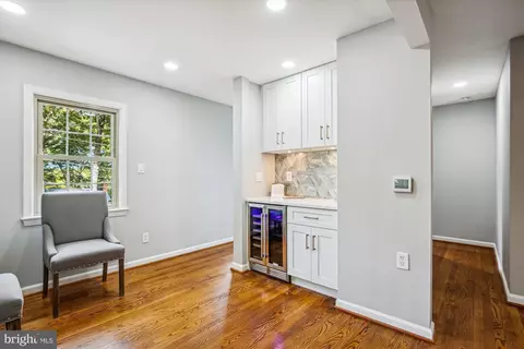 Entry Way - 6239 Kellogg Dr, Mclean, VA 22101 photo 2 of 5