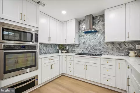 Kitchen - 6239 Kellogg Dr, Mclean, VA 22101 photo 2 of 5