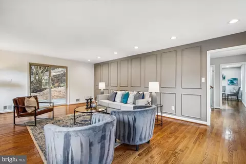 Living - 6239 Kellogg Dr, Mclean, VA 22101 photo 6 of 7