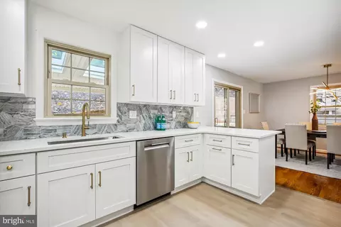 Kitchen - 6239 Kellogg Dr, Mclean, VA 22101 photo 4 of 5