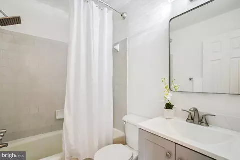 Bath - 6239 Kellogg Dr, Mclean, VA 22101 photo 4 of 4