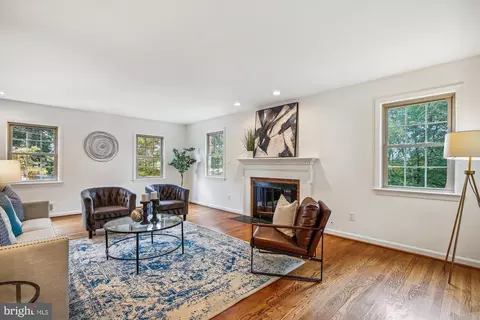 Living - 6239 Kellogg Dr, Mclean, VA 22101 photo 7 of 7