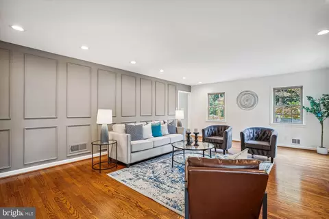 Living - 6239 Kellogg Dr, Mclean, VA 22101 photo 5 of 7