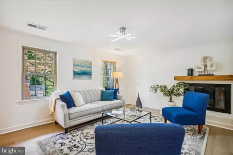 Living - 6239 Kellogg Dr, Mclean, VA 22101 photo 1 of 7