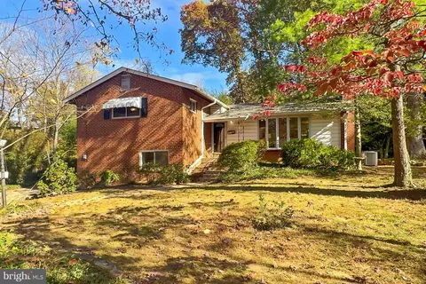 7014 Elvira Ct, Falls Church, VA 22042