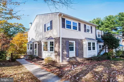 5008 Head Ct, Fairfax, VA 22032