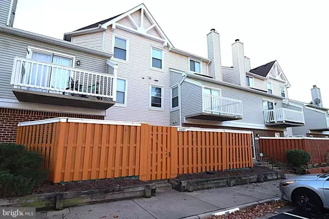 4405 Pembrook Village Dr #96, Alexandria, VA 22309