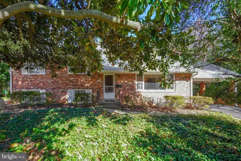 6420 Sleepy Ridge Rd, Falls Church, VA 22042