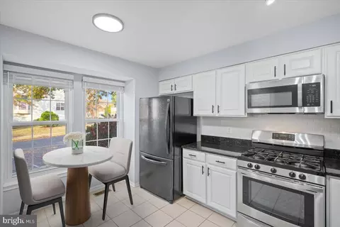 6584 Kelsey Point Cir, Alexandria, VA 22315