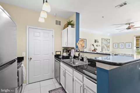 Kitchen - 1570 Spring Gate Dr #7115, Mclean, VA 22102 photo 1 of 2