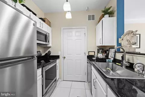 Kitchen - 1570 Spring Gate Dr #7115, Mclean, VA 22102 photo 2 of 2