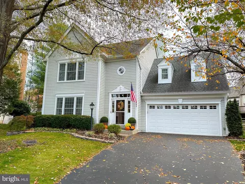 5805 Cub Stream Dr, Centreville, VA 20120