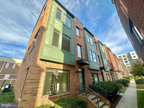 8341 Looking Glass Way, Fairfax, VA 22031