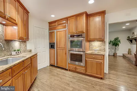 Kitchen - 6600 Baymeadow Ct, Mclean, VA 22101 photo 5 of 6