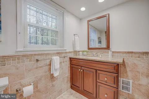 Bath - 6600 Baymeadow Ct, Mclean, VA 22101 photo 10 of 10