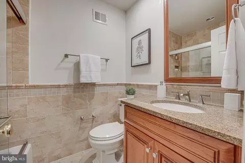 Bath - 6600 Baymeadow Ct, Mclean, VA 22101 photo 6 of 10